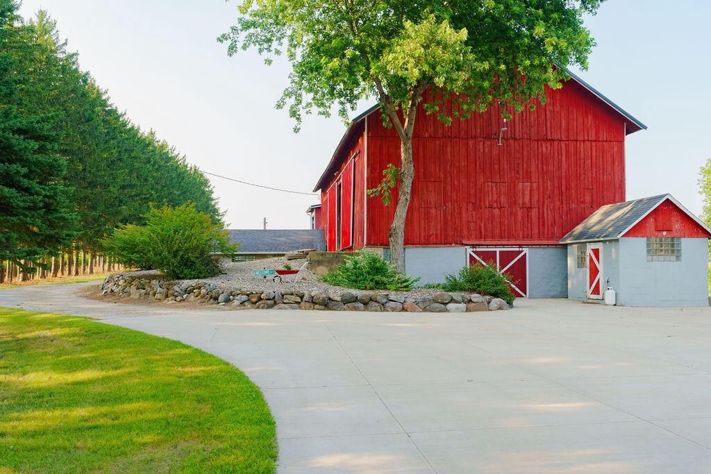 Photo of W1370 Gopher Hill ROAD, Ixonia, WI 53036 (MLS # 1950548)