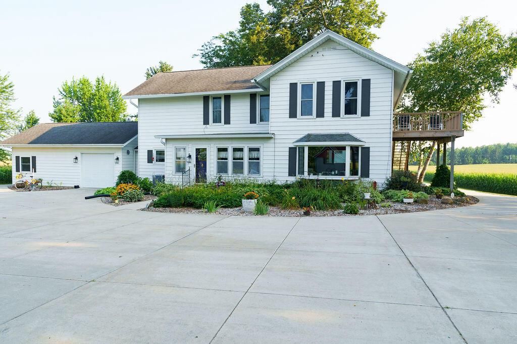 Photo of W1370 Gopher Hill ROAD, Ixonia, WI 53036 (MLS # 1950548)