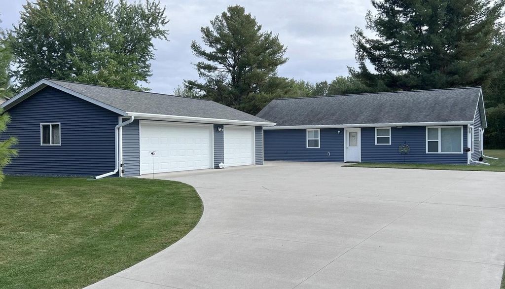 Photo of 13272 Parkway ROAD, Pound, WI 54161 (MLS # 50323535)