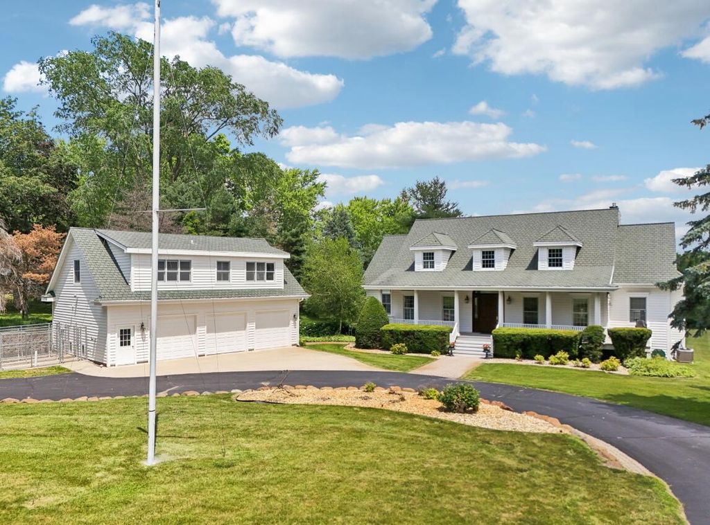 Photo of N1474 Fontana Ridge ROAD, Fontana, WI 53125 (MLS # 1947689)