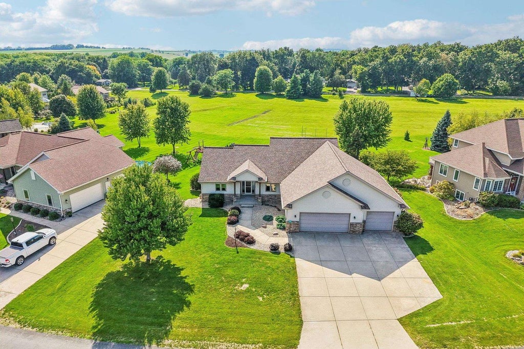 Photo of 6487 Harvest Moon COURT, Waunakee, WI 53597 (MLS # 2031615)