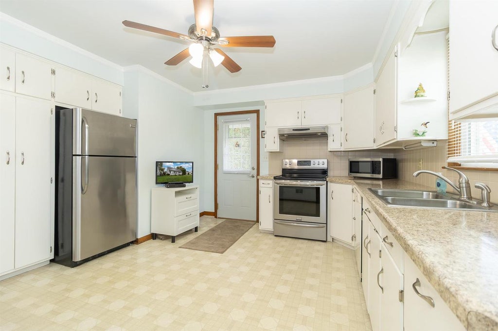 Photo of 911 Sherry STREET, Neenah, WI 54956 (MLS # 50334596)