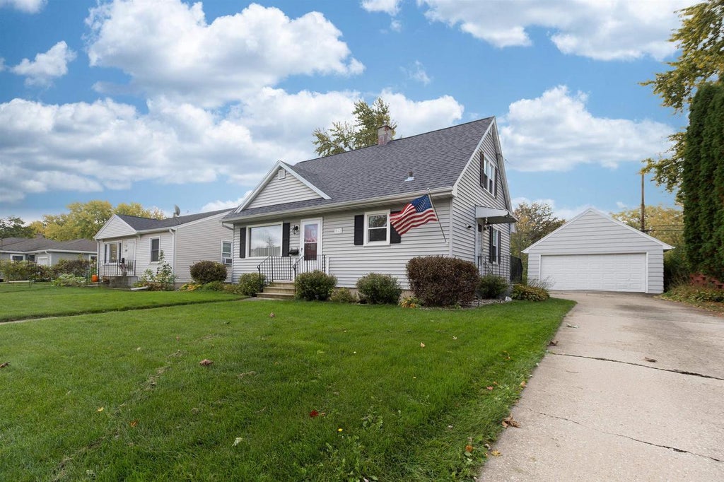 Photo of 911 Sherry STREET, Neenah, WI 54956 (MLS # 50334596)