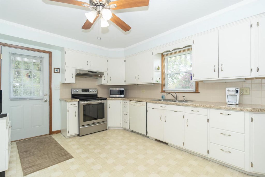 Photo of 911 Sherry STREET, Neenah, WI 54956 (MLS # 50334596)