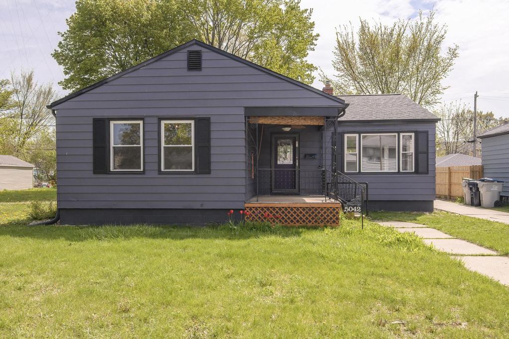Photo of 5042 N 19th PLACE, Milwaukee, WI 53209 (MLS # 1961187)
