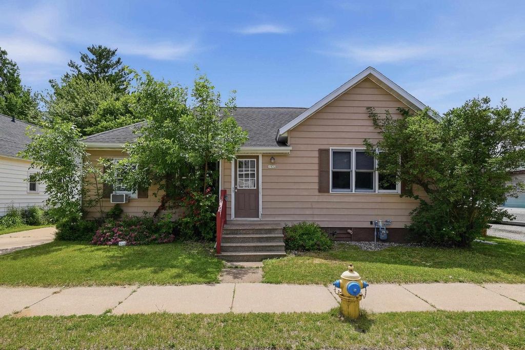 Photo of 1932 Prairie STREET, Stevens Point, WI 54481 (MLS # 22602732)