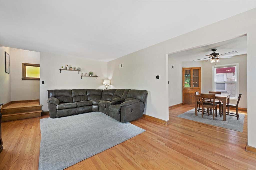 Photo of 5700 N Sidney PLACE, Glendale, WI 53209 (MLS # 1975409)