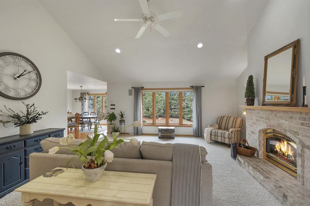 Photo of 3670 Copper Oak CIRCLE, Green Bay, WI 54313 (MLS # 50322123)