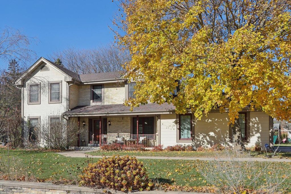 Photo of 9740 W Huntington DRIVE, Mequon, WI 53097 (MLS # 1943059)