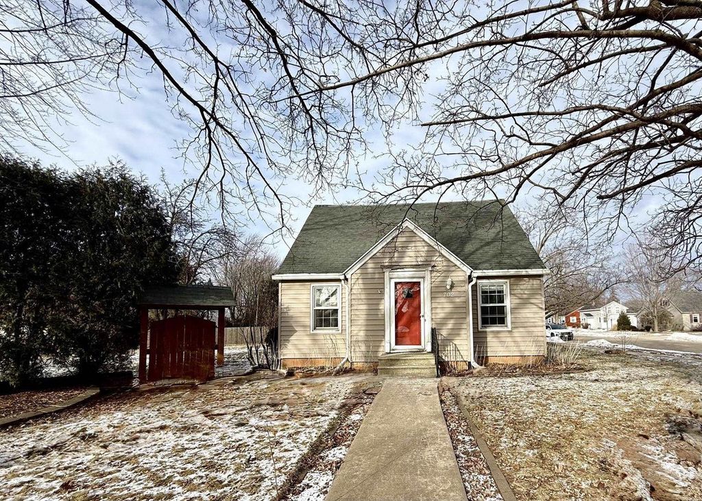 Photo of 702 W 20th AVENUE, Oshkosh, WI 54902 (MLS # 50320065)