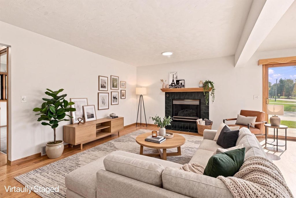 Photo of 1366 N Oakwood ROAD, Oshkosh, WI 54904 (MLS # 50334745)