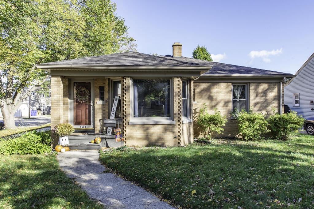 Photo of 5601 35th AVENUE, Kenosha, WI 53144 (MLS # 1986225)