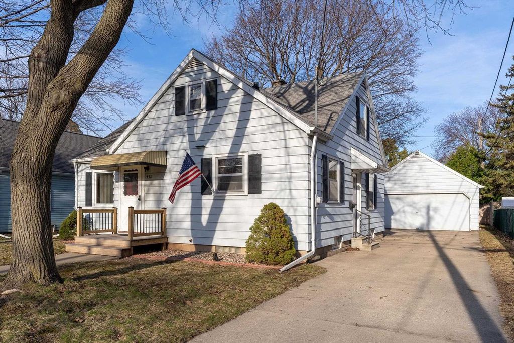 Photo of 418 N Outagamie STREET, Appleton, WI 54914 (MLS # 50323663)