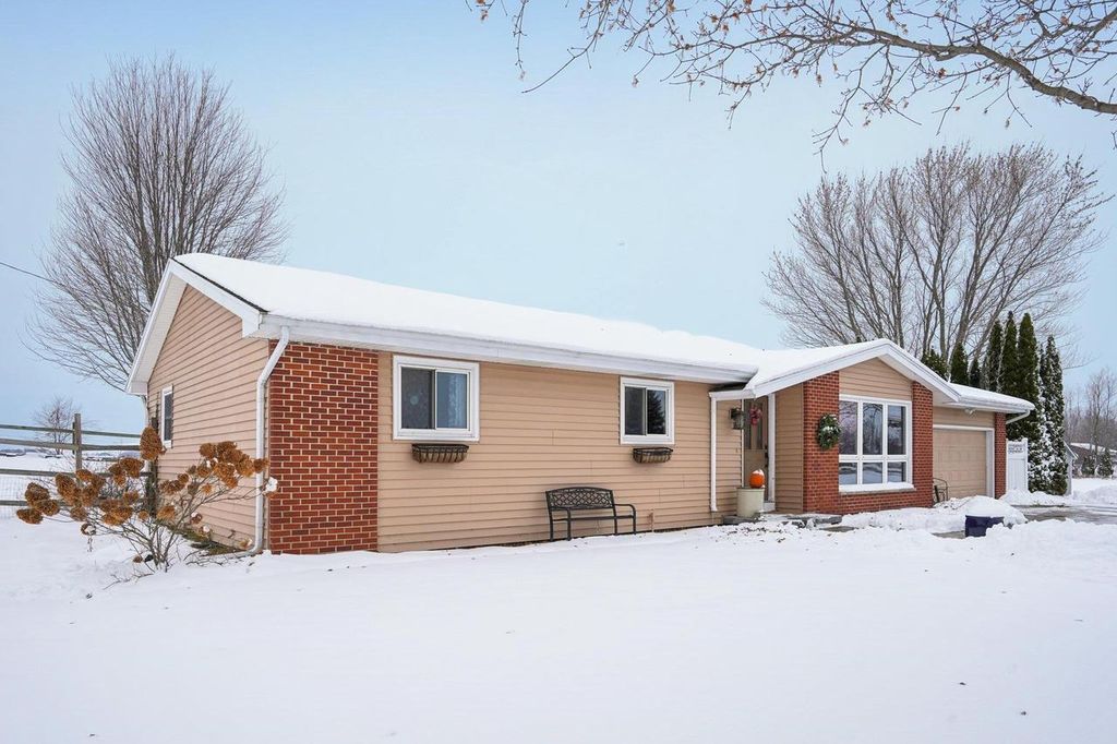 Photo of 5665 Oak Park ROAD, Marshall, WI 53559 (MLS # 2012906)
