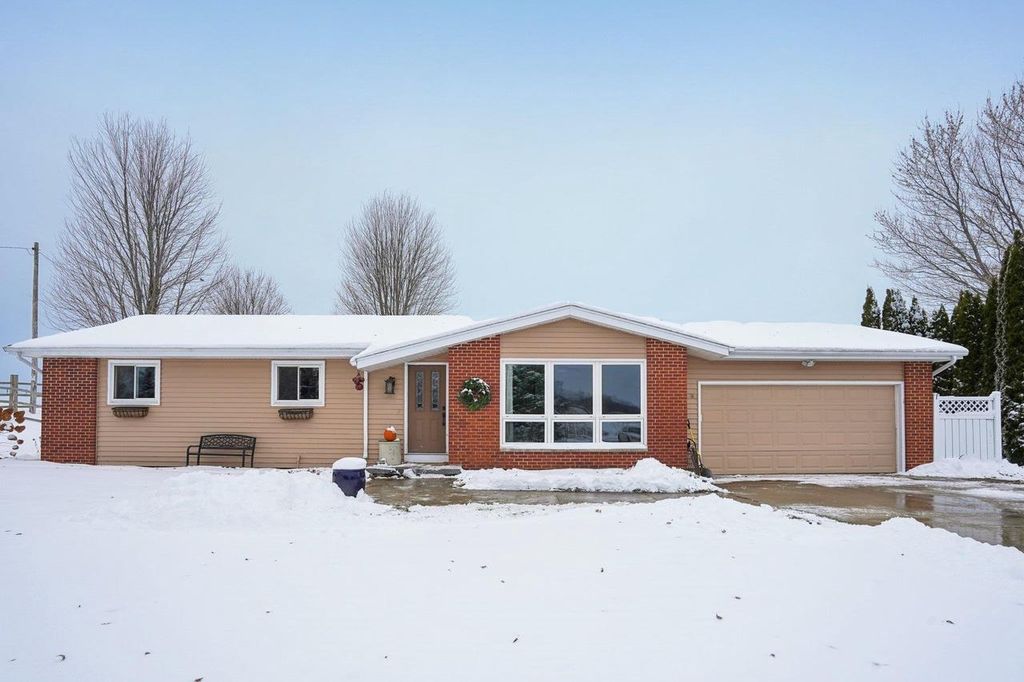 Photo of 5665 Oak Park ROAD, Marshall, WI 53559 (MLS # 2012906)