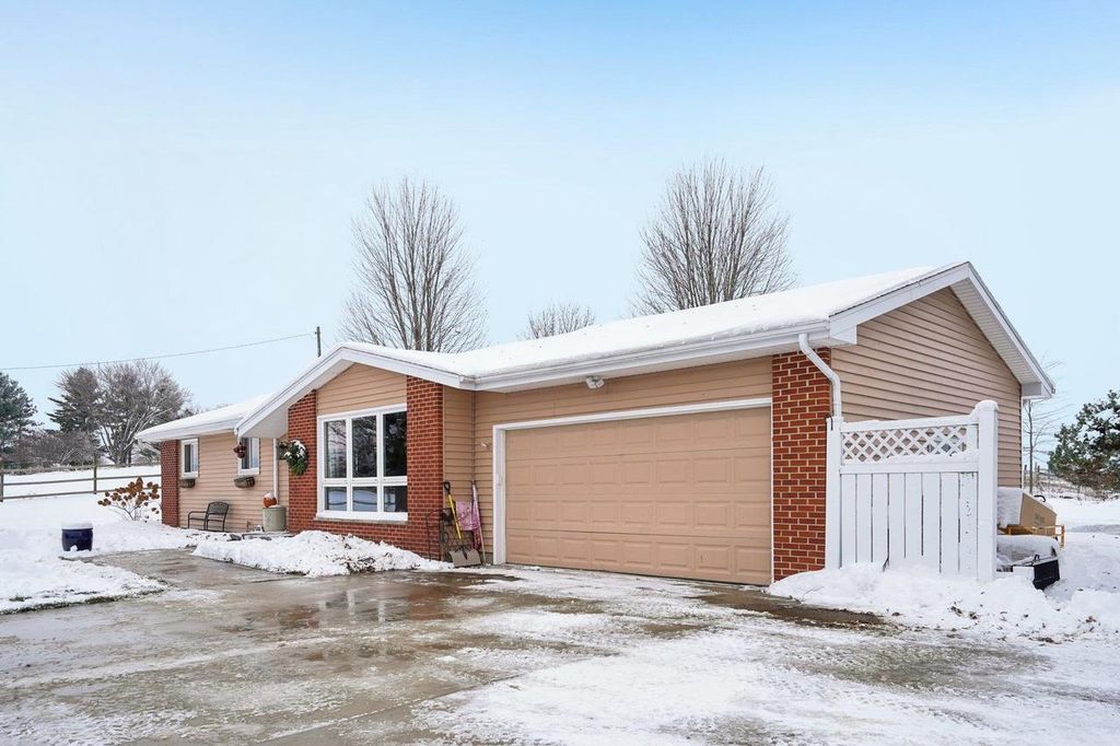 Photo of 5665 Oak Park ROAD, Marshall, WI 53559 (MLS # 2012906)