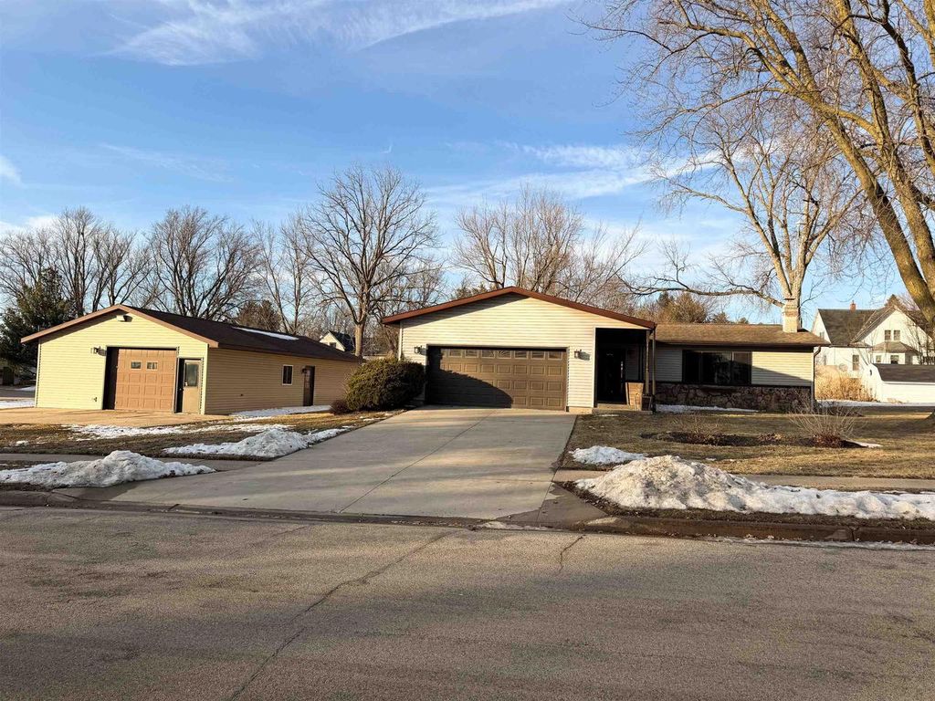 Photo of 515 Woodward AVENUE, Livingston, WI 53554 (MLS # 2016330)