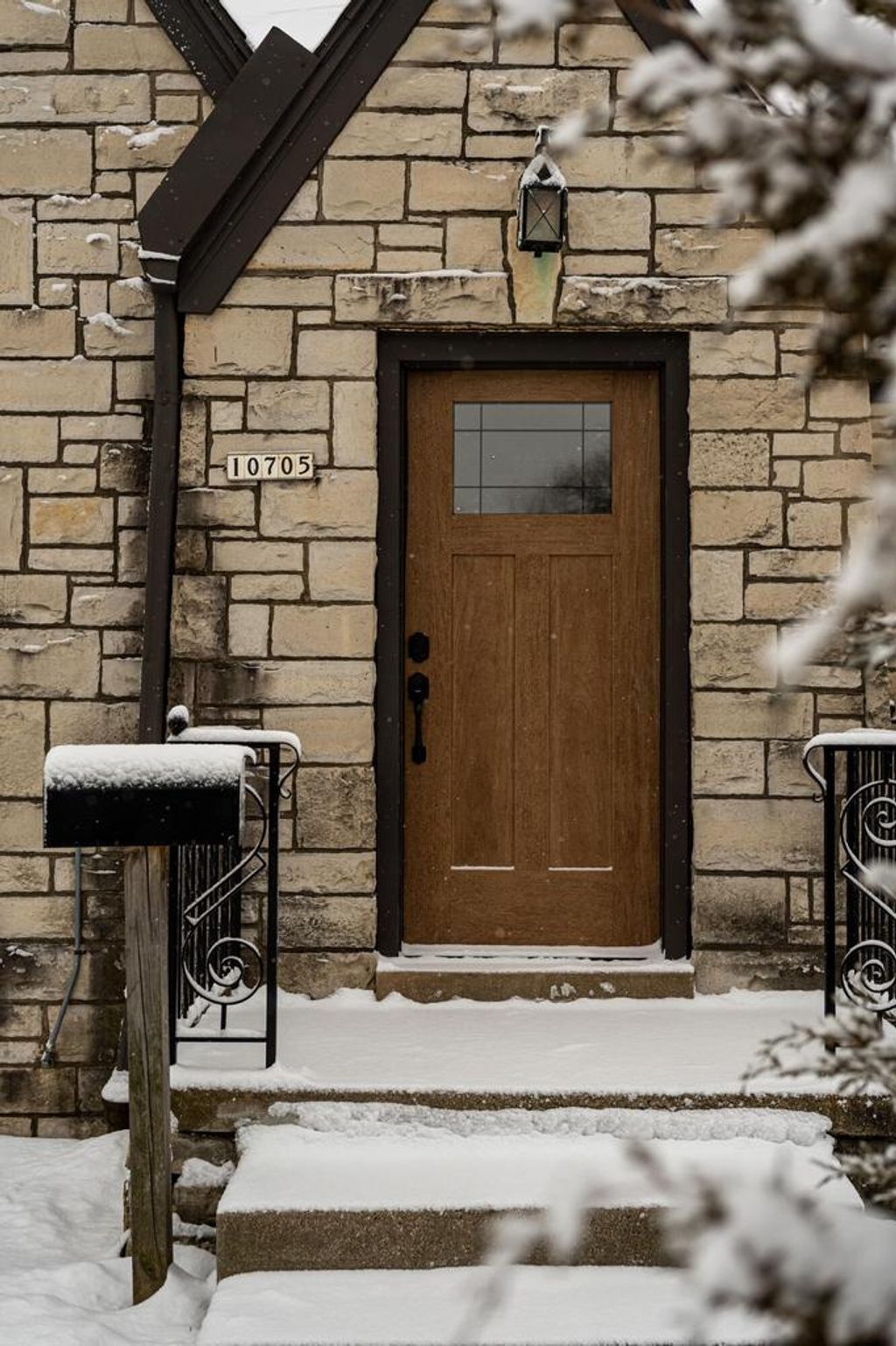 Photo of 10705 W Wisconsin AVENUE, Milwaukee, WI 53226 (MLS # 1947671)