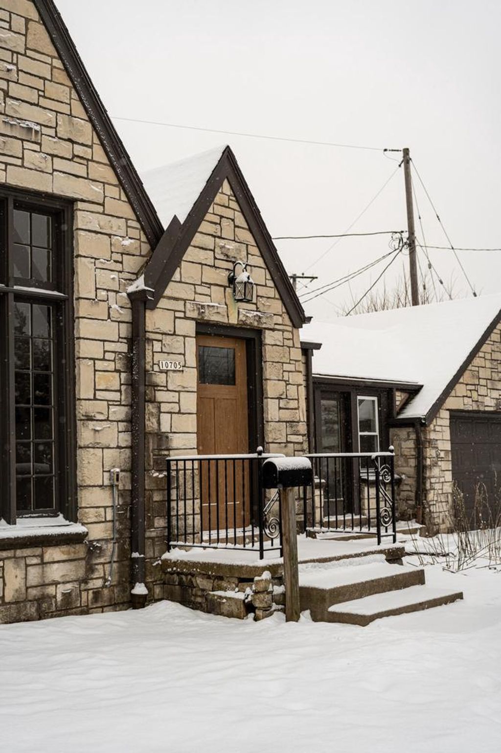 Photo of 10705 W Wisconsin AVENUE, Milwaukee, WI 53226 (MLS # 1947671)