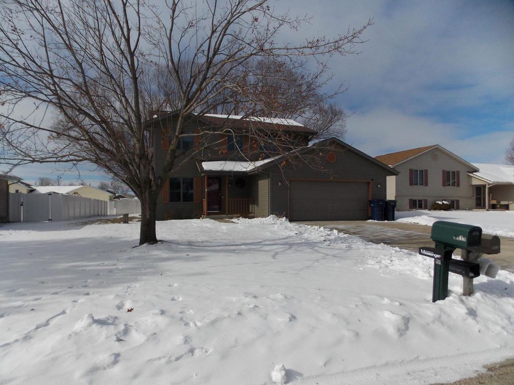 Photo of 3312 Aurora LANE, Janesville, WI 53548 (MLS # 1949428)