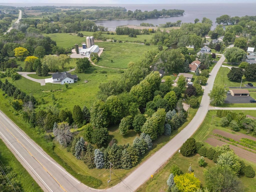 Photo of Black Wolf Point LANE, Oshkosh, WI 54902 (MLS # 50314813)