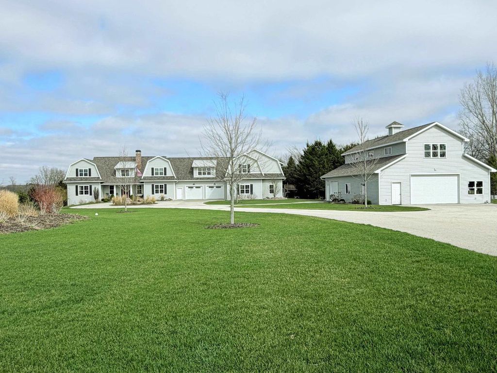 Photo of 5431 River Oaks DRIVE, De Pere, WI 54115 (MLS # 50323132)