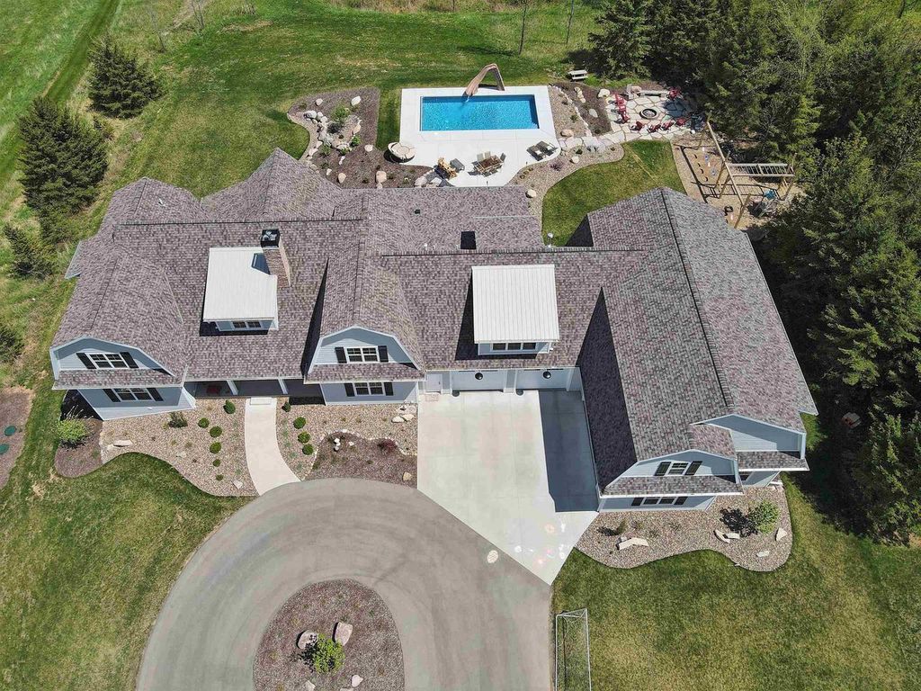 Photo of 5431 River Oaks DRIVE, De Pere, WI 54115 (MLS # 50323132)