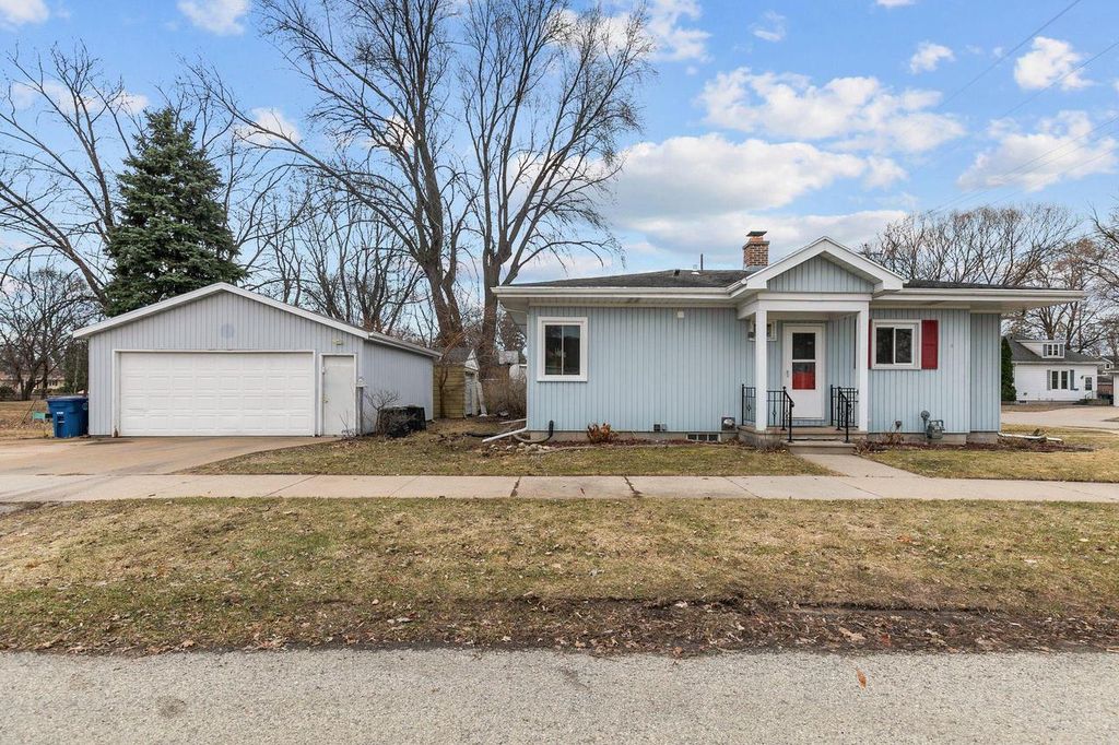 Photo of 1044 Grand STREET, Oshkosh, WI 54901 (MLS # 50322349)