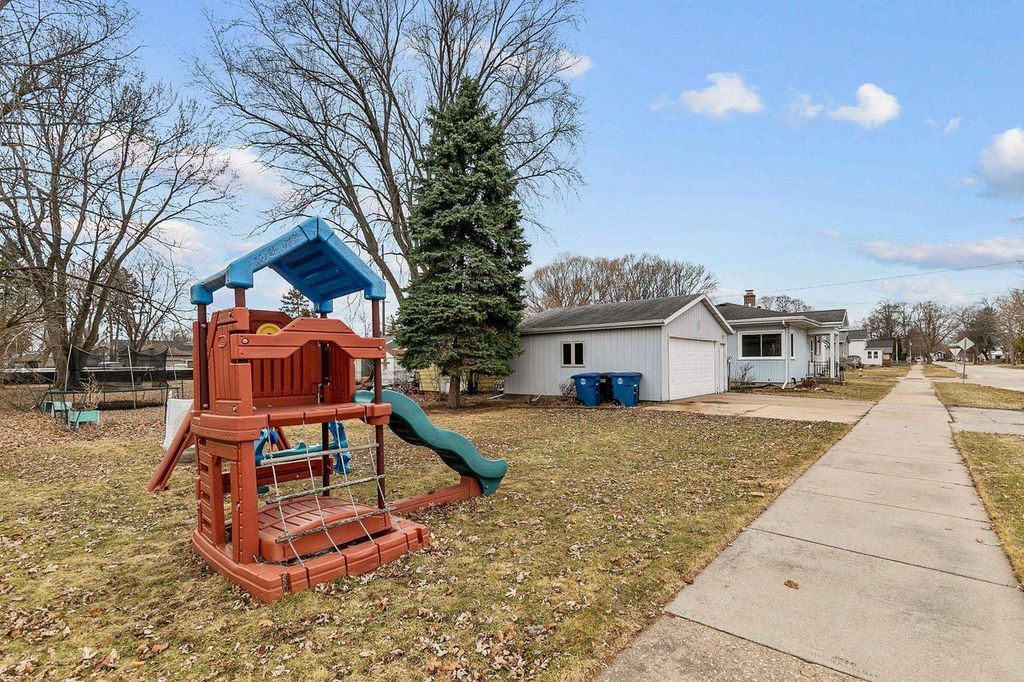 Photo of 1044 Grand STREET, Oshkosh, WI 54901 (MLS # 50322349)