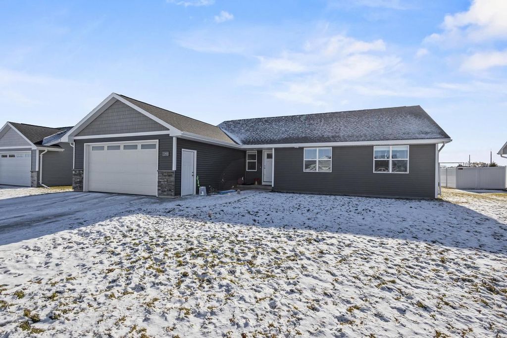 Photo of 3393 E Ruby Red DRIVE, Appleton, WI 54913 (MLS # 50319942)