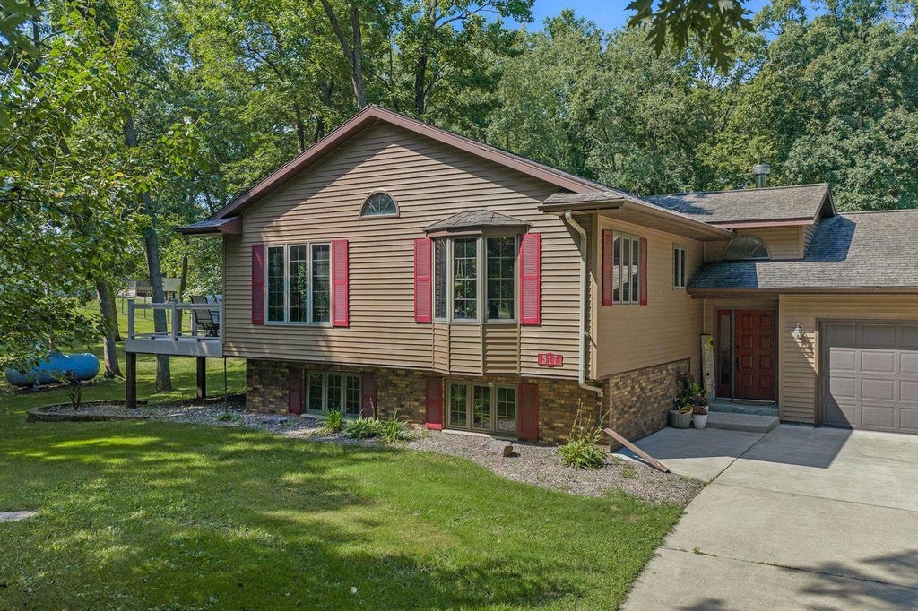 Photo of 517 Schwantz ROAD, Pardeeville, WI 53954 (MLS # 2031485)