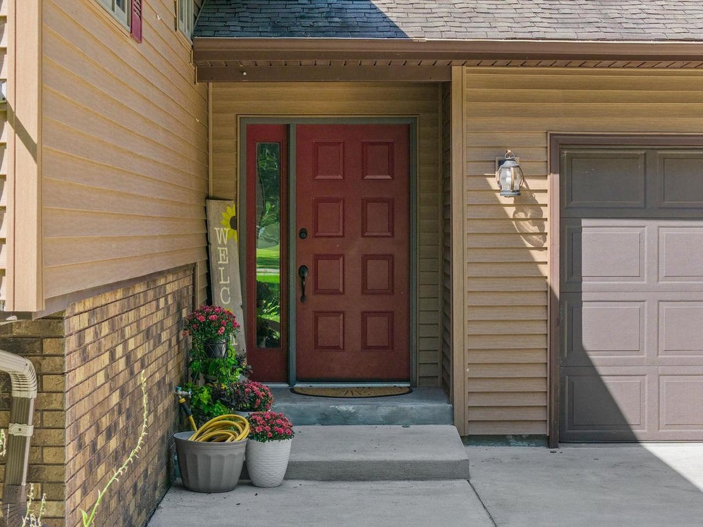 Photo of 517 Schwantz ROAD, Pardeeville, WI 53954 (MLS # 2031485)