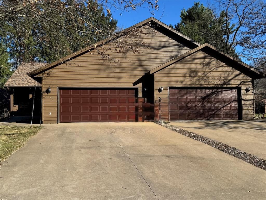 Photo of 945 Cambridge COURT, Altoona, WI 54720 (MLS # 1599956)