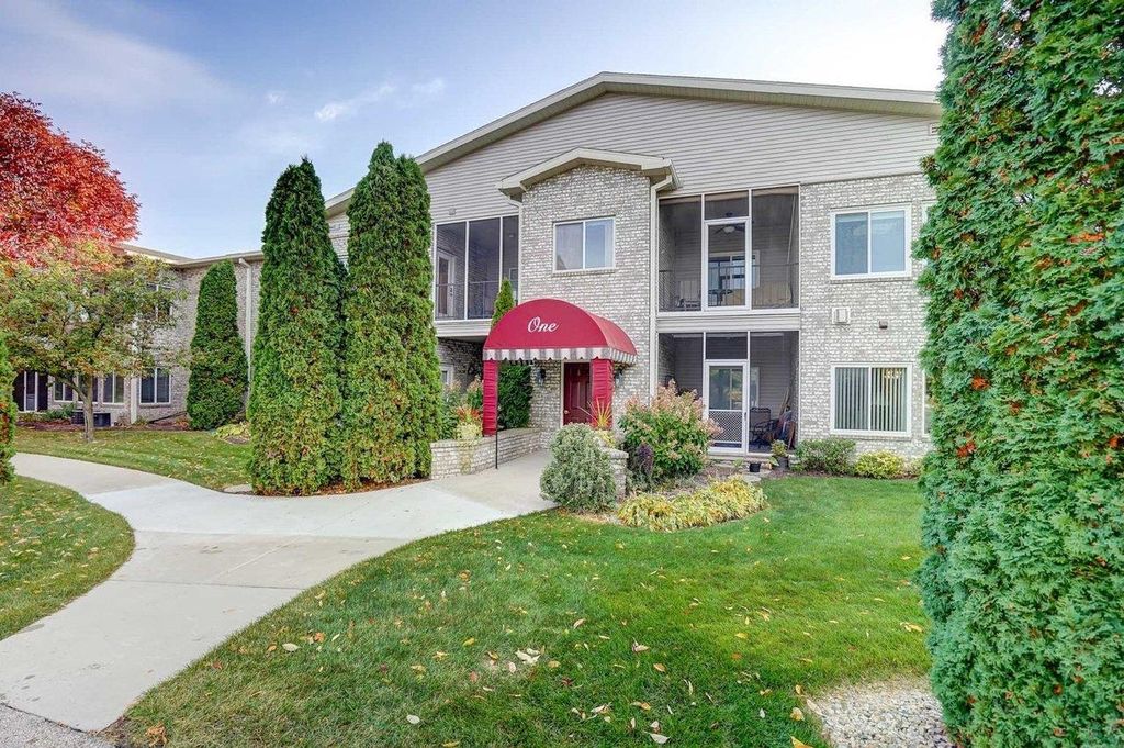 Photo of N65W38183 Woodlake DRIVE, Oconomowoc, WI 53066 (MLS # 1945105)