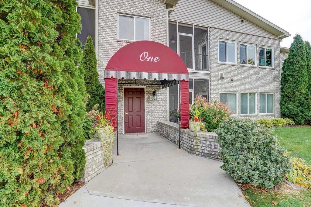 Photo of N65W38183 Woodlake DRIVE, Oconomowoc, WI 53066 (MLS # 1945105)