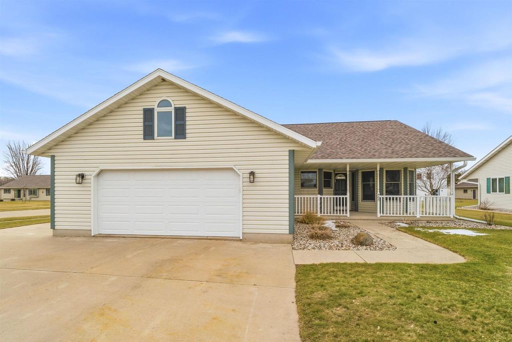 Photo of 405 W Hawthorne DRIVE, Waupun, WI 53963 (MLS # 50322709)