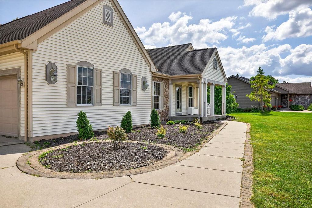 Photo of 4424 Harbor Village DRIVE, Omro, WI 54963 (MLS # 50323334)