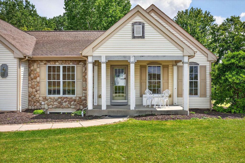 Photo of 4424 Harbor Village DRIVE, Omro, WI 54963 (MLS # 50323334)