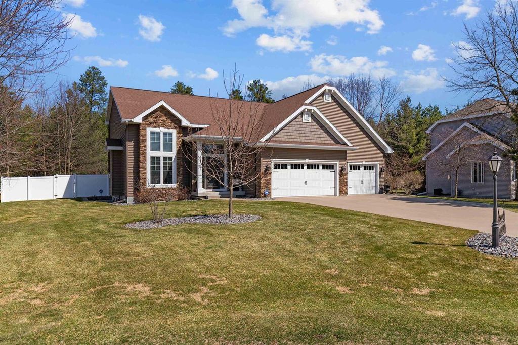 Photo of 4340 Sterling DRIVE, Plover, WI 54467 (MLS # 22601458)