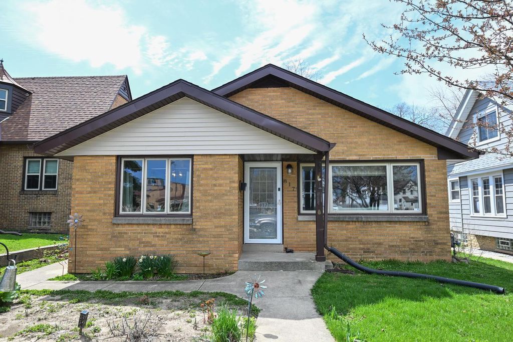 Photo of 817 Montana AVENUE, South Milwaukee, WI 53172 (MLS # 1959097)