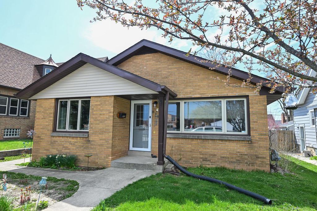 Photo of 817 Montana AVENUE, South Milwaukee, WI 53172 (MLS # 1959097)