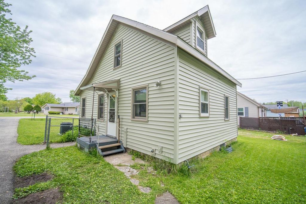 Photo of 7180 N River ROAD, West Bend, WI 53090 (MLS # 1964030)
