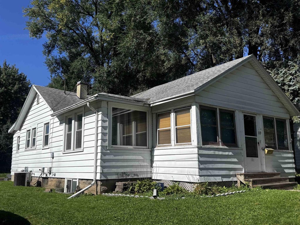Photo of 319 N Pine STREET, Janesville, WI 53546 (MLS # 2035608)
