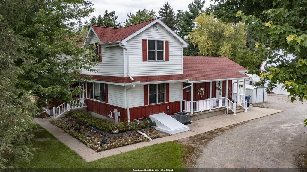 Photo of E1266 State Road 54, Waupaca, WI 54981 (MLS # 50331967)