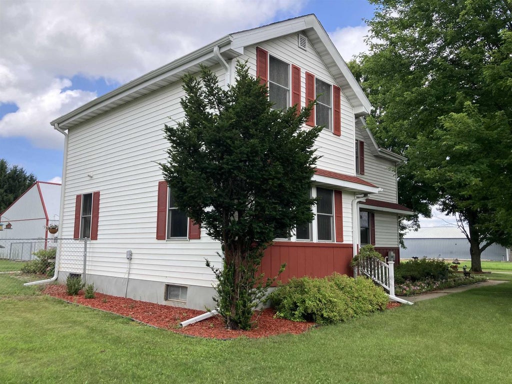 Photo of E1266 State Road 54, Waupaca, WI 54981 (MLS # 50331967)