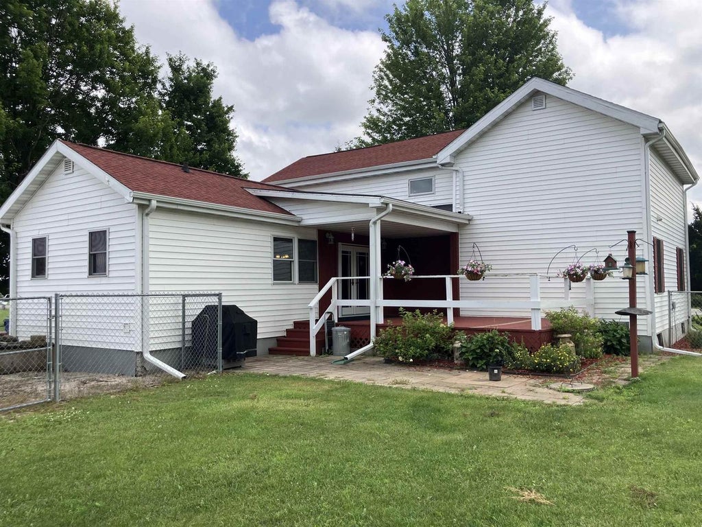 Photo of E1266 State Road 54, Waupaca, WI 54981 (MLS # 50331967)