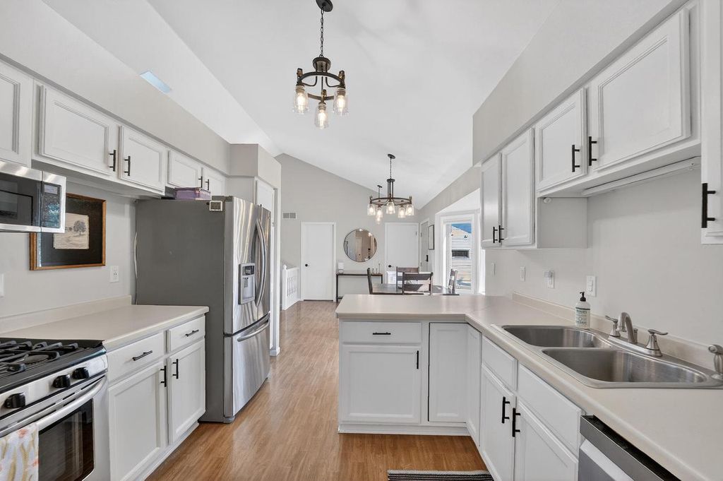 Photo of W199N17111 Ridgeway DRIVE, Jackson, WI 53037 (MLS # 1955255)