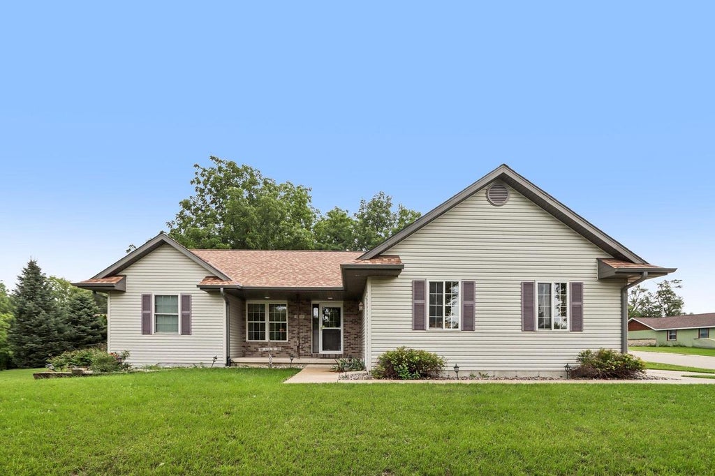 Photo of 1110 Gruennert COURT, Jefferson, WI 53549 (MLS # 2033099)