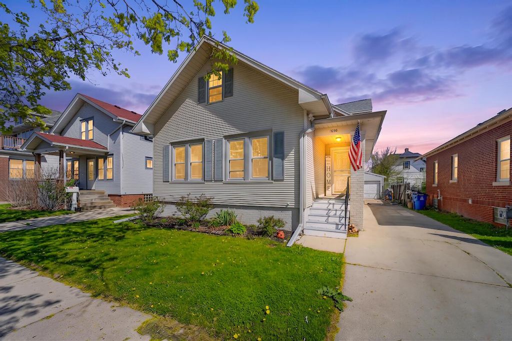 Photo of 1238 Romayne AVENUE, Racine, WI 53402 (MLS # 1964240)