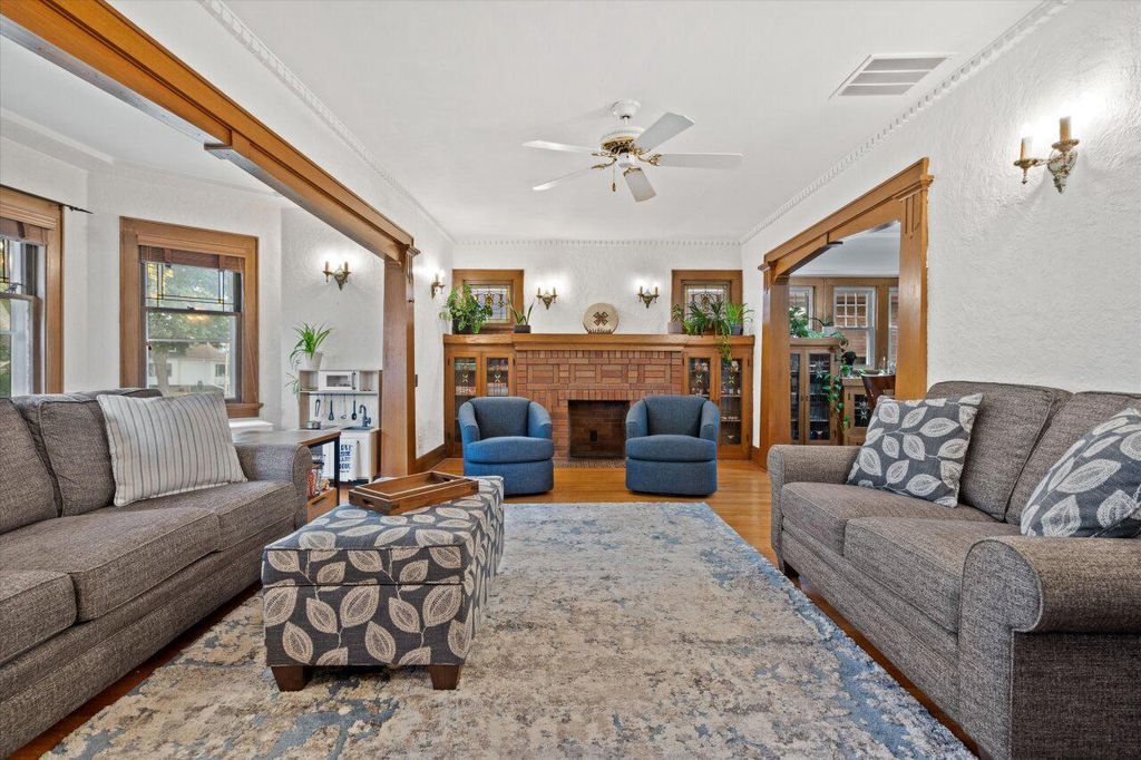 Photo of 2643 S Linebarger Terrace, Milwaukee, WI 53207 (MLS # 1940656)